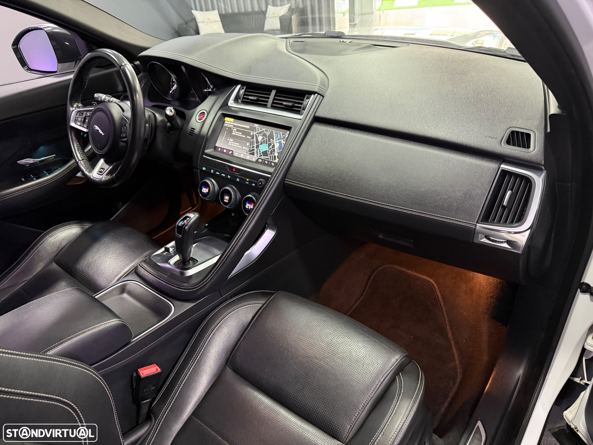 Jaguar E-Pace 2.0 i4D R-Dynamic HSE AWD Aut. - 31