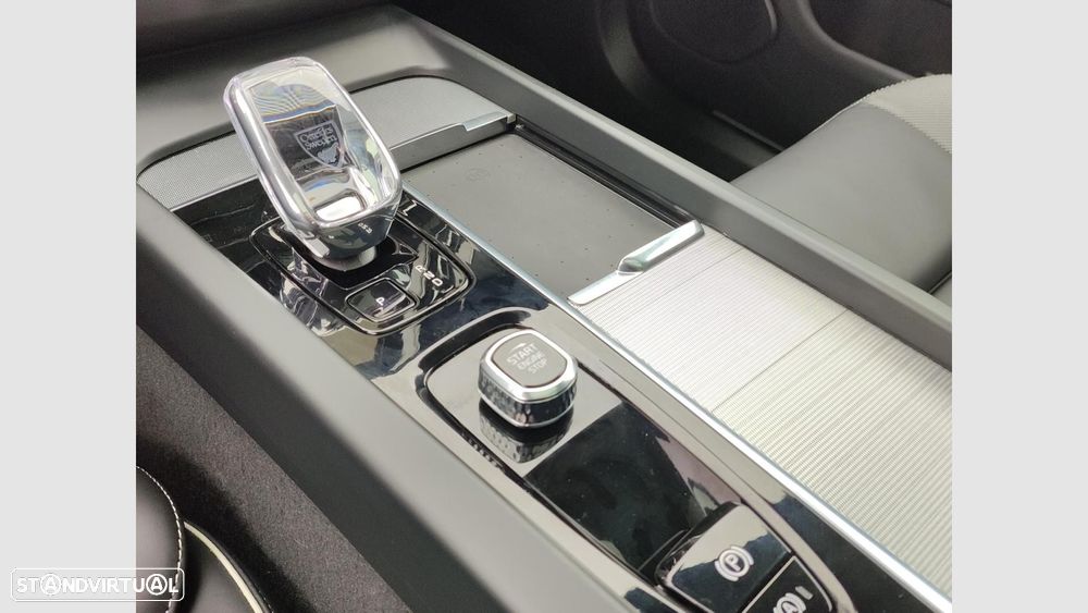 Volvo XC 60 2.0 T6 PHEV Black Edition AWD - 18