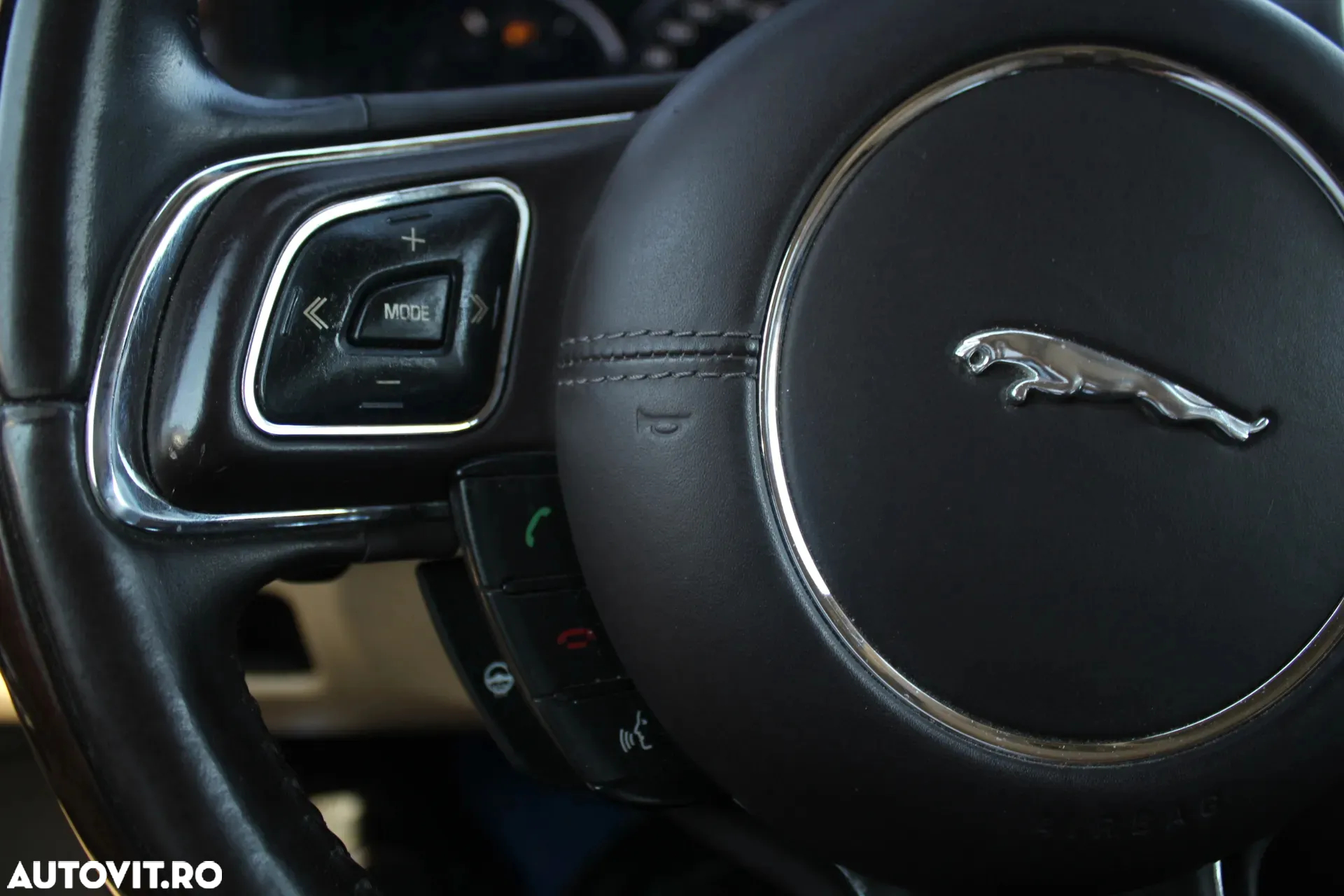Jaguar XJ 30d Premium Luxury - 34