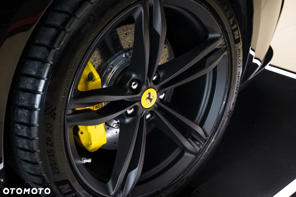 Ferrari GTC4Lusso - 15