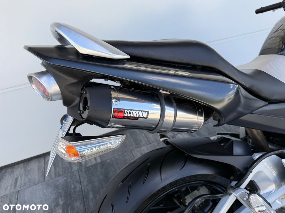 Suzuki GSR - 10
