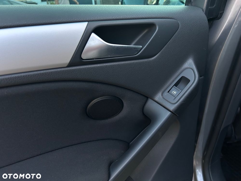 Volkswagen Golf 1.6 TDI DPF Highline - 33