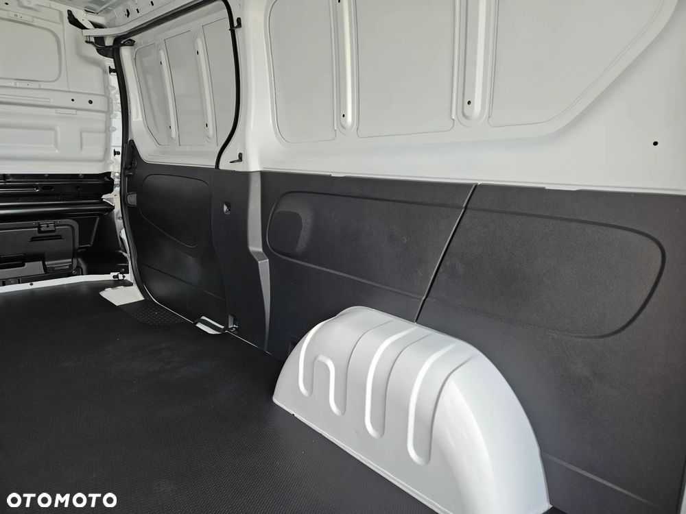 Renault Trafic Furgon L2H1 2.0dCi 130 KM - 13