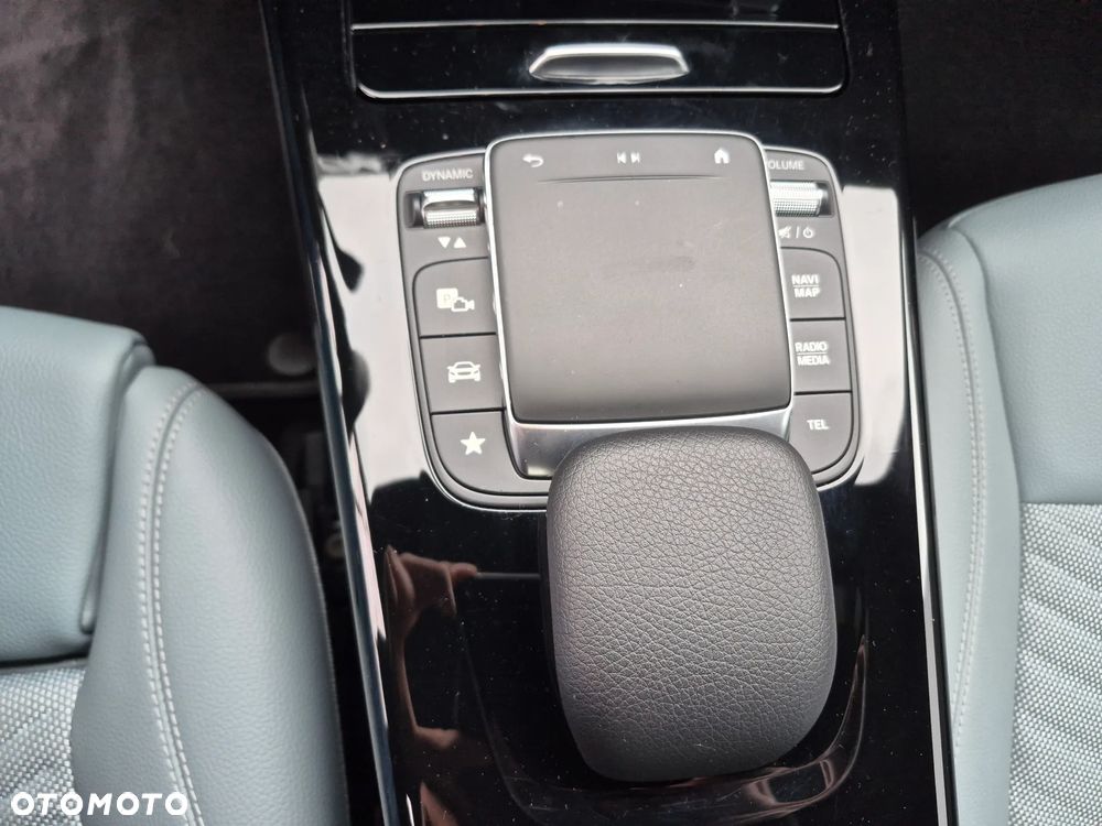 Mercedes-Benz CLA 180 7G-DCT - 25