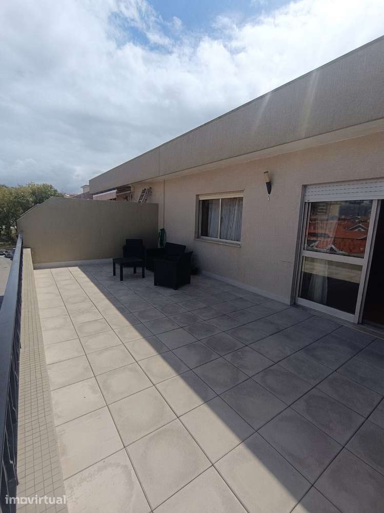 T2+1 COM GRANDE TERRAÇO (40m²), GARAGEM E ELEVADOR - Grande imagem: 2/12