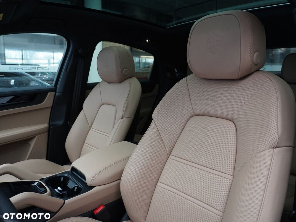 Porsche Cayenne - 25