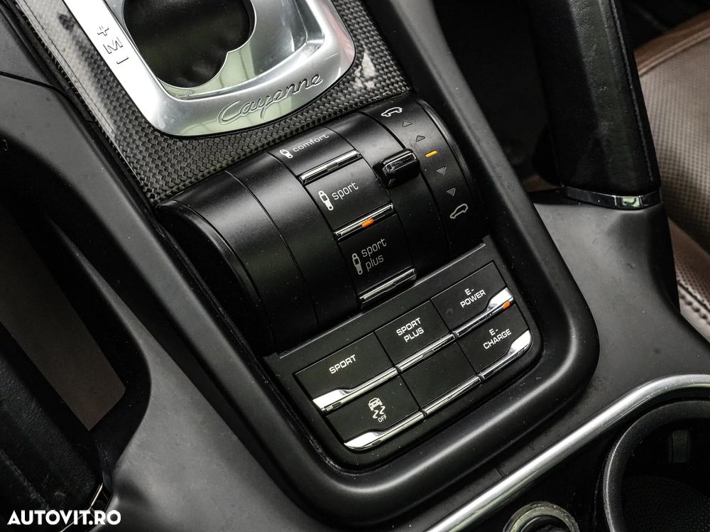 Porsche Cayenne - 25