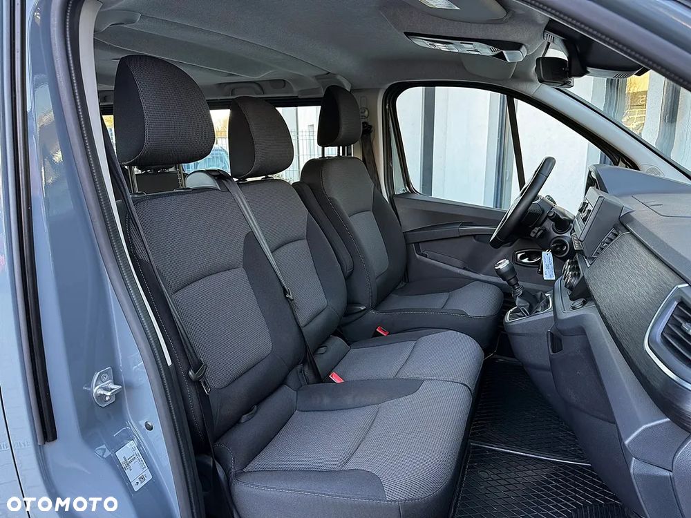 Renault Trafic 2.0 dCi - 11