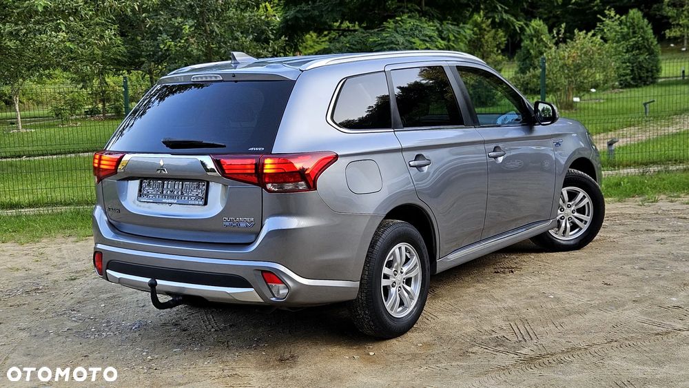 Mitsubishi Outlander 2.0 4WD Plug-In Hybrid - 19