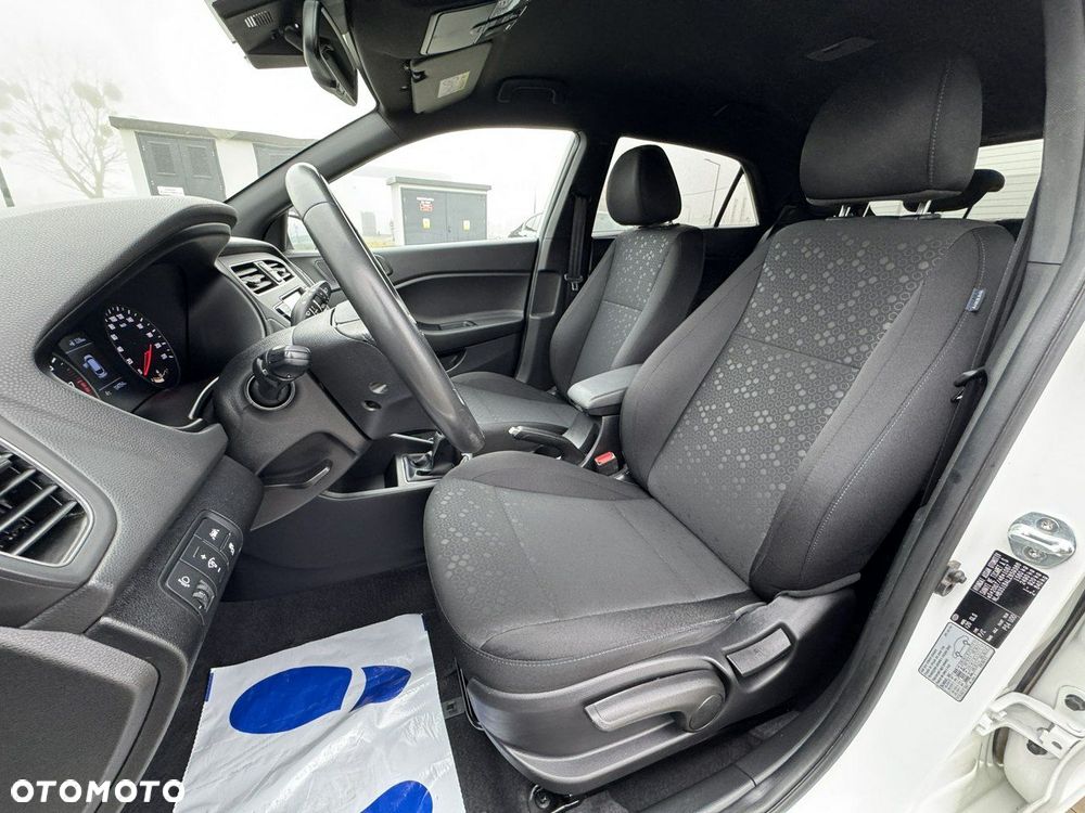 Hyundai i20 blue 1.2 YES!+ - 19