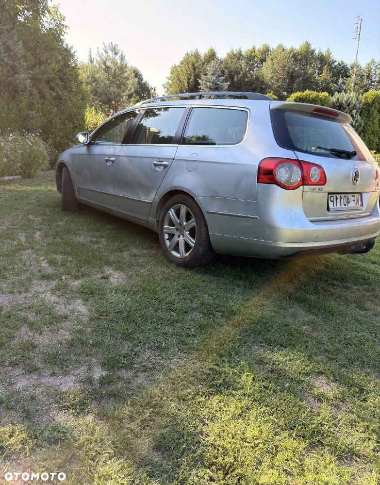 Volkswagen Passat - 1