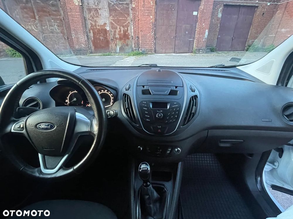 Ford Transit Courier - 10