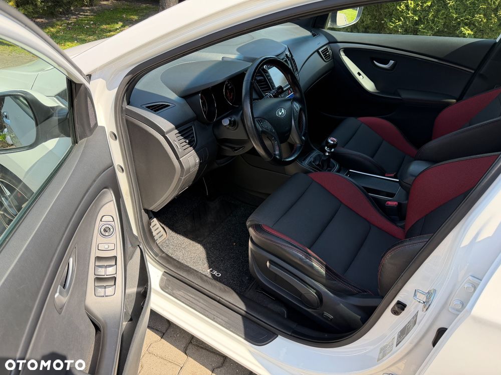 Hyundai i30 1.6 GDI Turbo Luxury - 15
