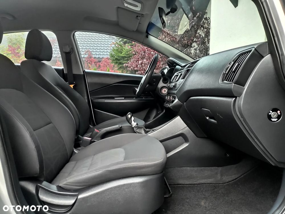Kia Rio - 10