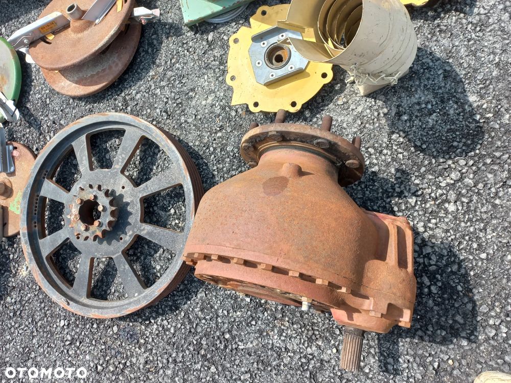 Most tył do kombajnu,Dyszel do przyczepy,prasy,talerzówki,sztywny,173-0020-002,ośka,rama kuhn master,belka tylna do kombajnu,zwolnica,ramiona tuza,tuz na tył,wąż ssąco tłoczący,rozlewak,tarczki wysiewu,bima sea90 przystawka pompy odbioru mocy,mf32,lawerda,case,prasa galigani,gaspardo,wałki,koła zębate,rolka zwijająca john deere,394488 hydac,cewka,17111041 przekładnia rozsiewacza amazone,osłona kosy,1896130 boczek podwójny,2896130 sprężyna podbieracza,403600 neymeyer,200447 stabilizator valtra,amd 3091300 tuba teleskopowa amazone,g19204000 redlica,1320-03-02.01-2R' silnik hydrauliczny paszowozu kuhn - 17