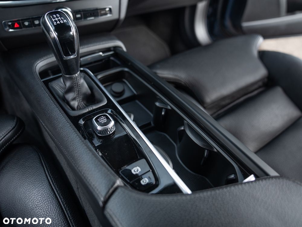 Volvo S90 D3 Momentum - 37