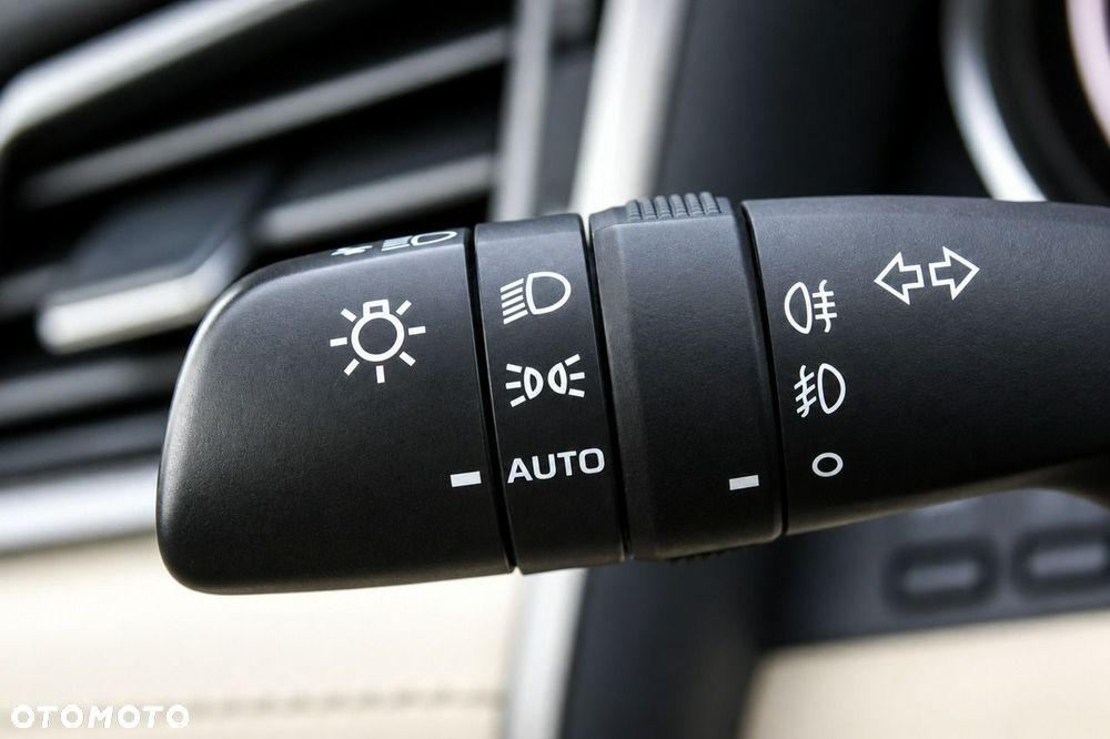 Toyota Camry 2.5 Hybrid Executive CVT - 24
