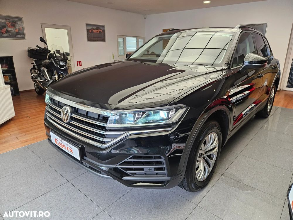 Volkswagen Touareg - 1