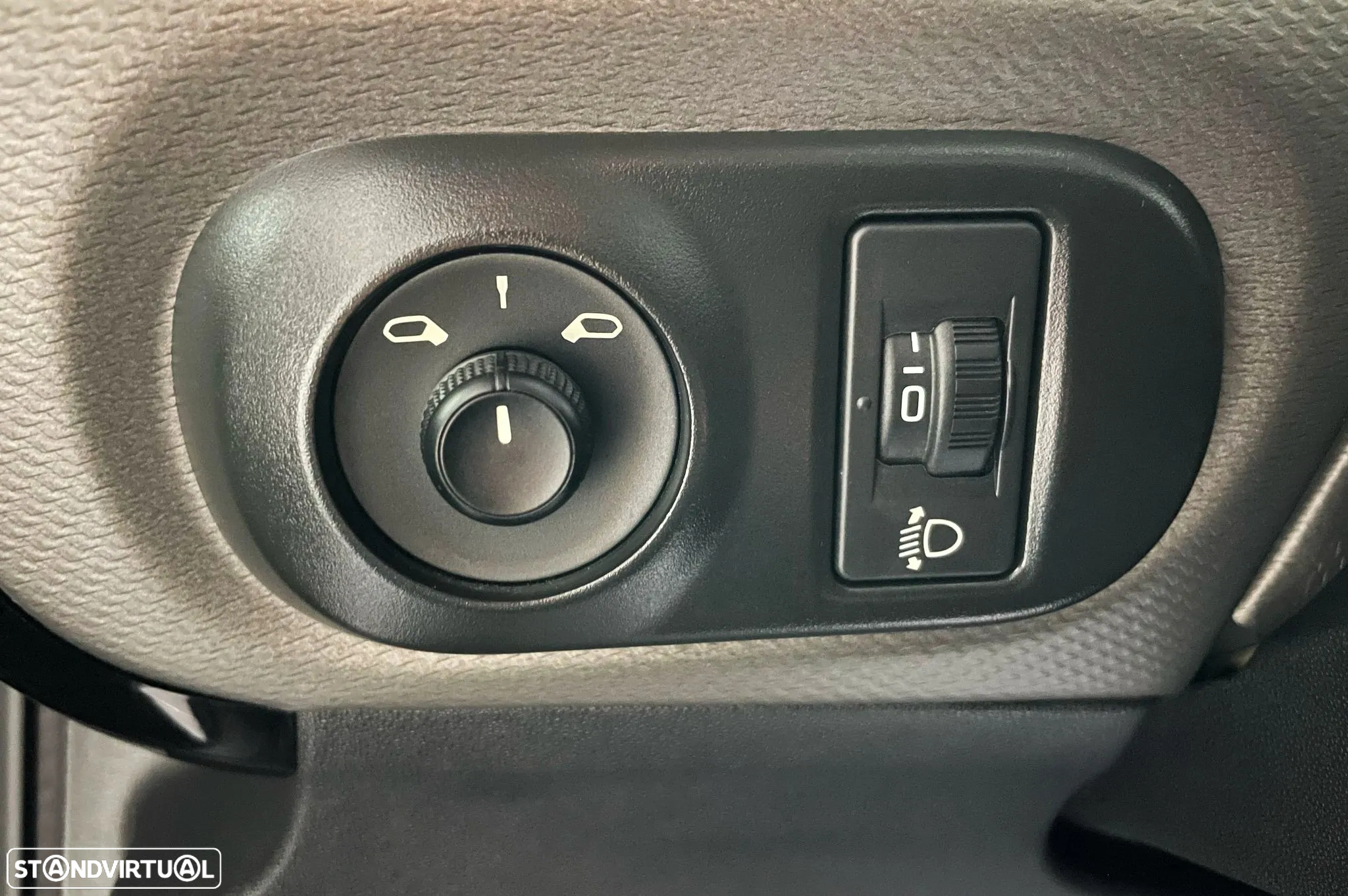 Citroën C4 Cactus 1.6 BlueHDi Shine Ed.Midnight - 44
