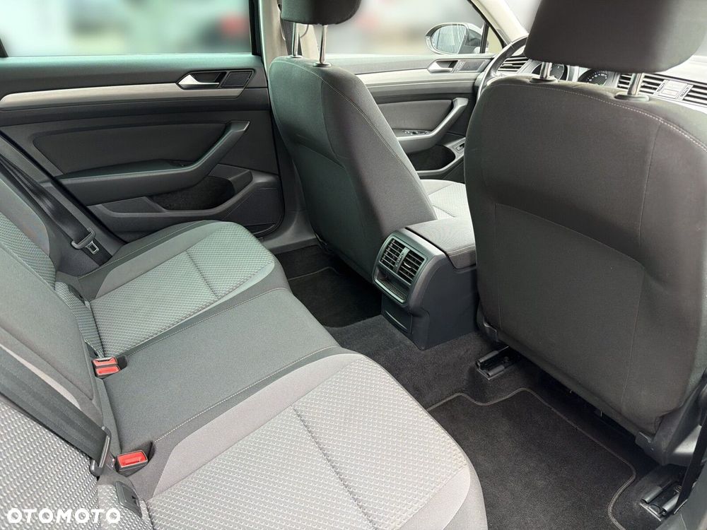 Volkswagen Passat - 22