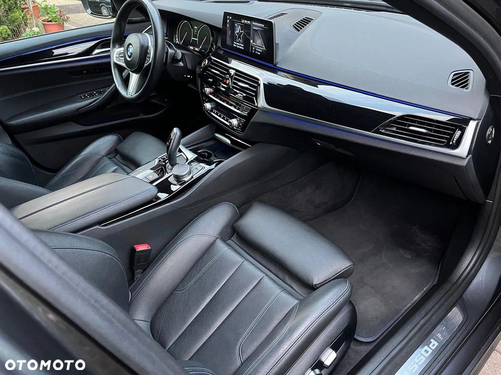 BMW Seria 5 M550d xDrive Touring - 22