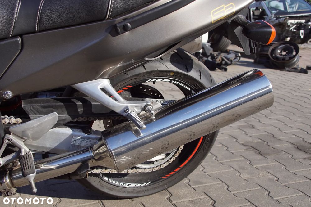 Motocykl na części - Honda CBR 1100XX Blackbird 1137 cm3 163 KM SC42E 1997R Silnik Skrzynia Owiewka Szyba Lusterko Kufer Laga Wahacz Łańcuch Wydech Siedzenie Sterownik Moduł Czujnik Licznik Manetka - 15