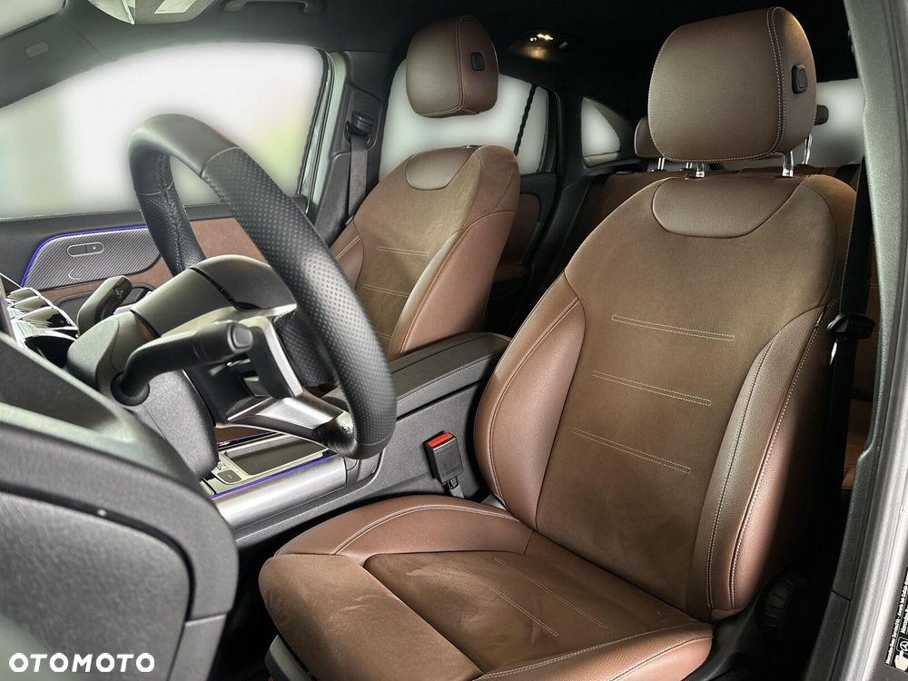 Mercedes-Benz GLA - 16