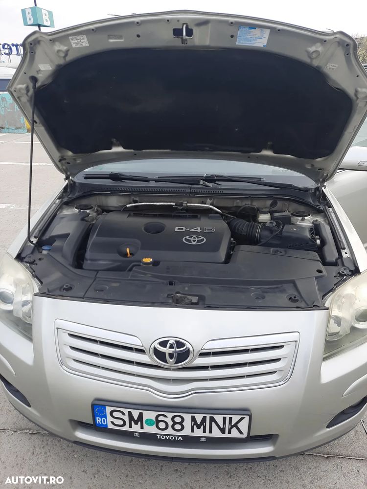 Toyota Avensis 2.2 D-4D Sedan Sol - 10