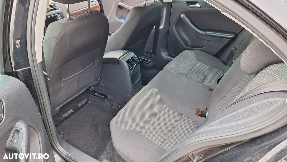 Volkswagen Jetta 2.0 TDI Comfortline - 16