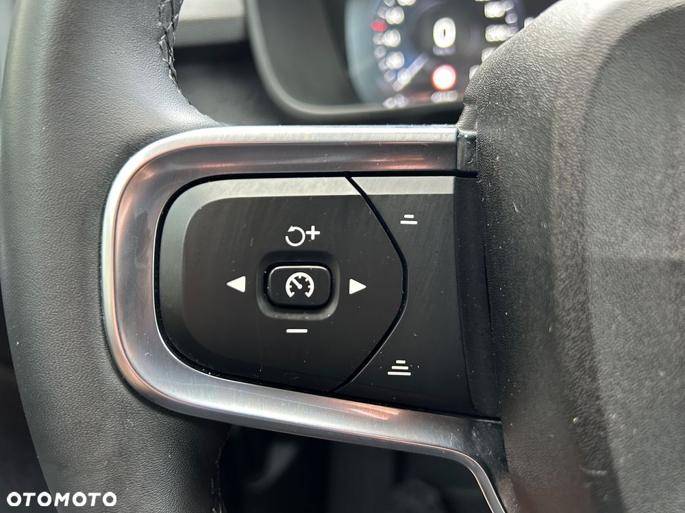 Volvo XC 40 T2 Essential - 12