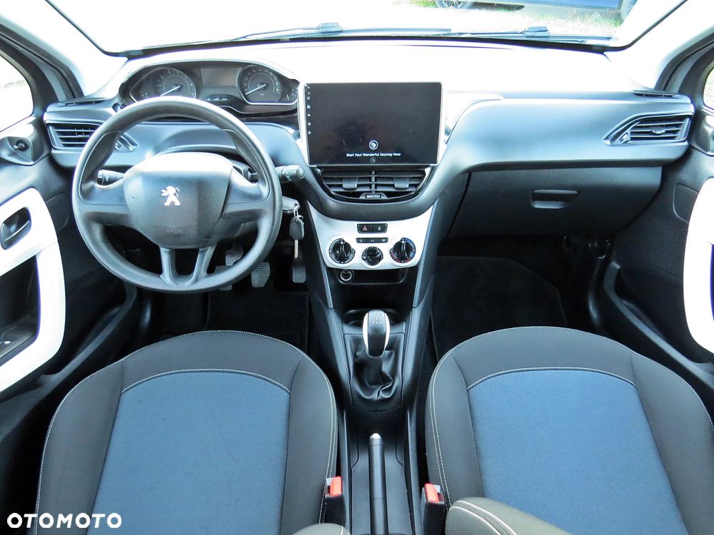 Peugeot 208 - 12