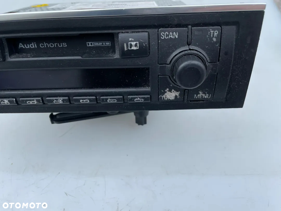 RADIO CHORUS Z KODEM 8E0035152 - 3