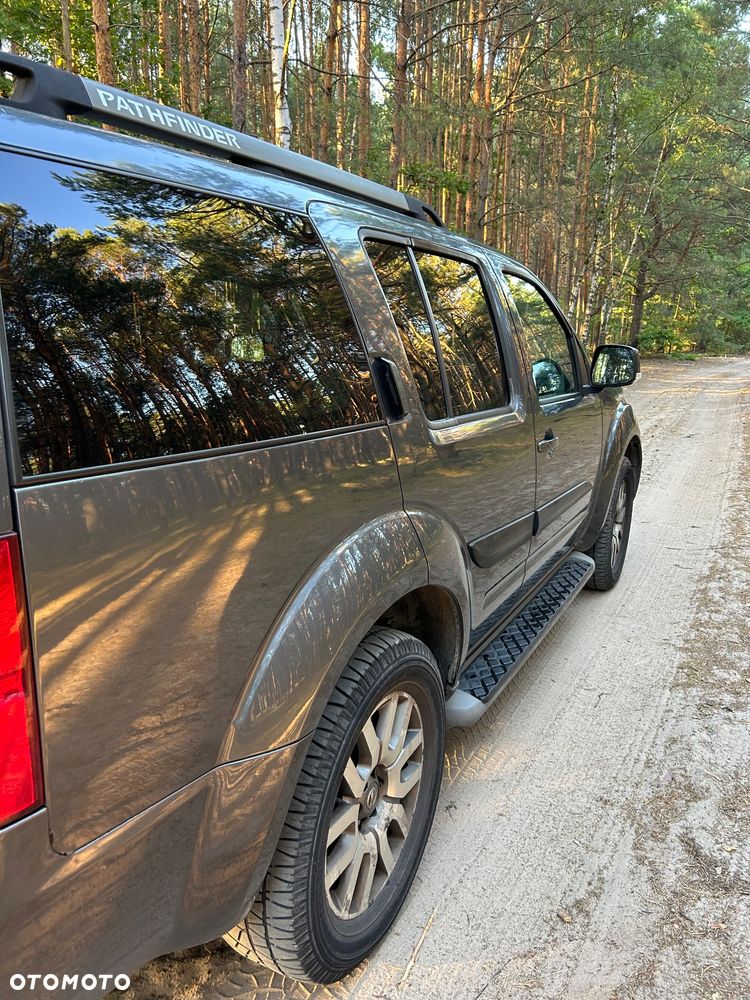 Nissan Pathfinder 2.5 D LE EU5 - 5