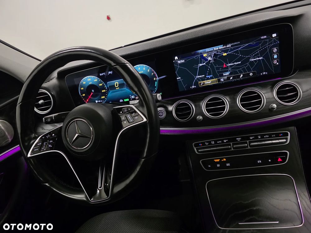 Mercedes-Benz Klasa E 300 4Matic 9G-TRONIC AMG Line - 8
