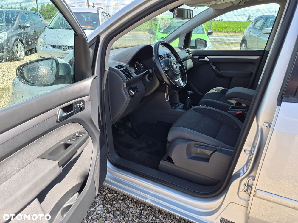 Volkswagen Touran - 8