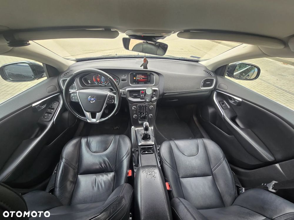 Volvo V40 D4 Drive-E Ocean Race - 9
