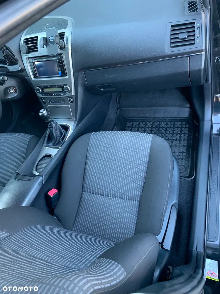 Toyota Avensis 1.8 Active - 23