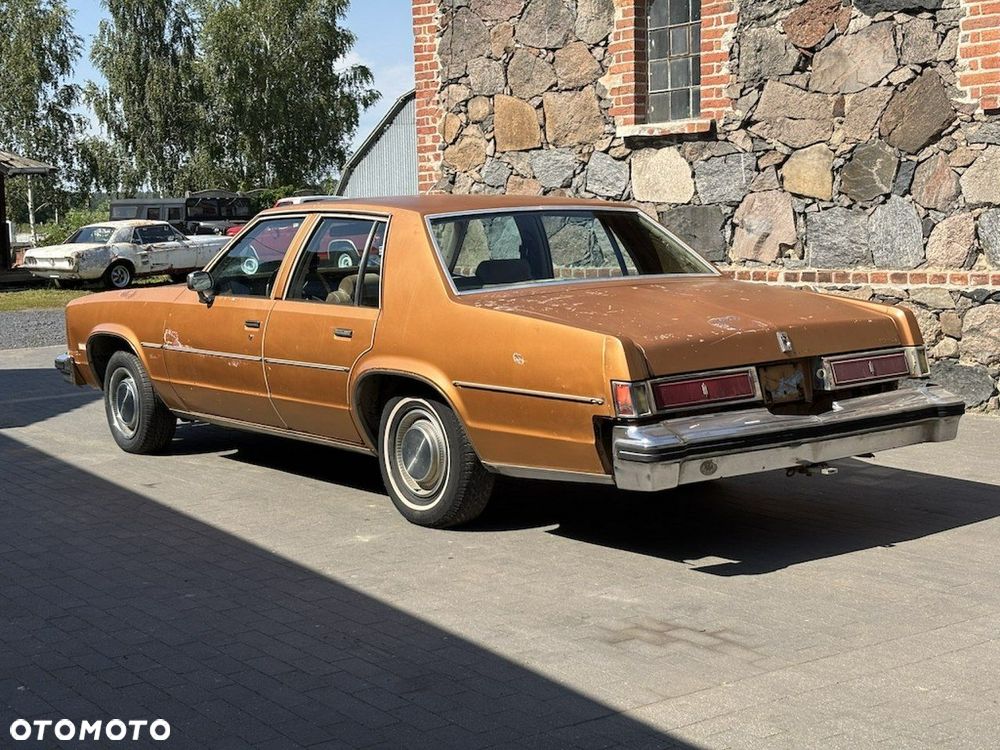 Oldsmobile Delta 88 - 5