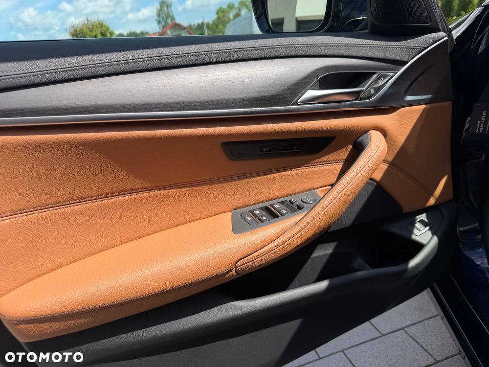 BMW Seria 5 520d xDrive - 12