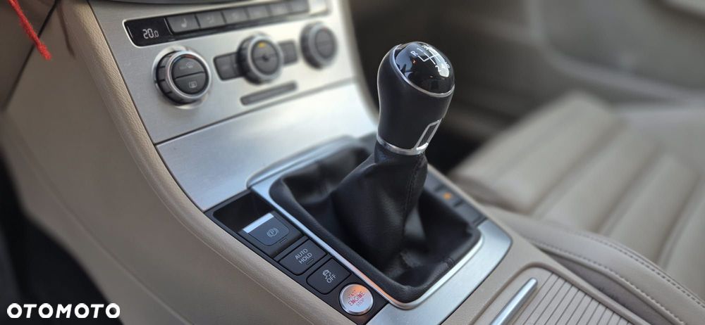 Volkswagen Passat 2.0 TSI Highline - 17