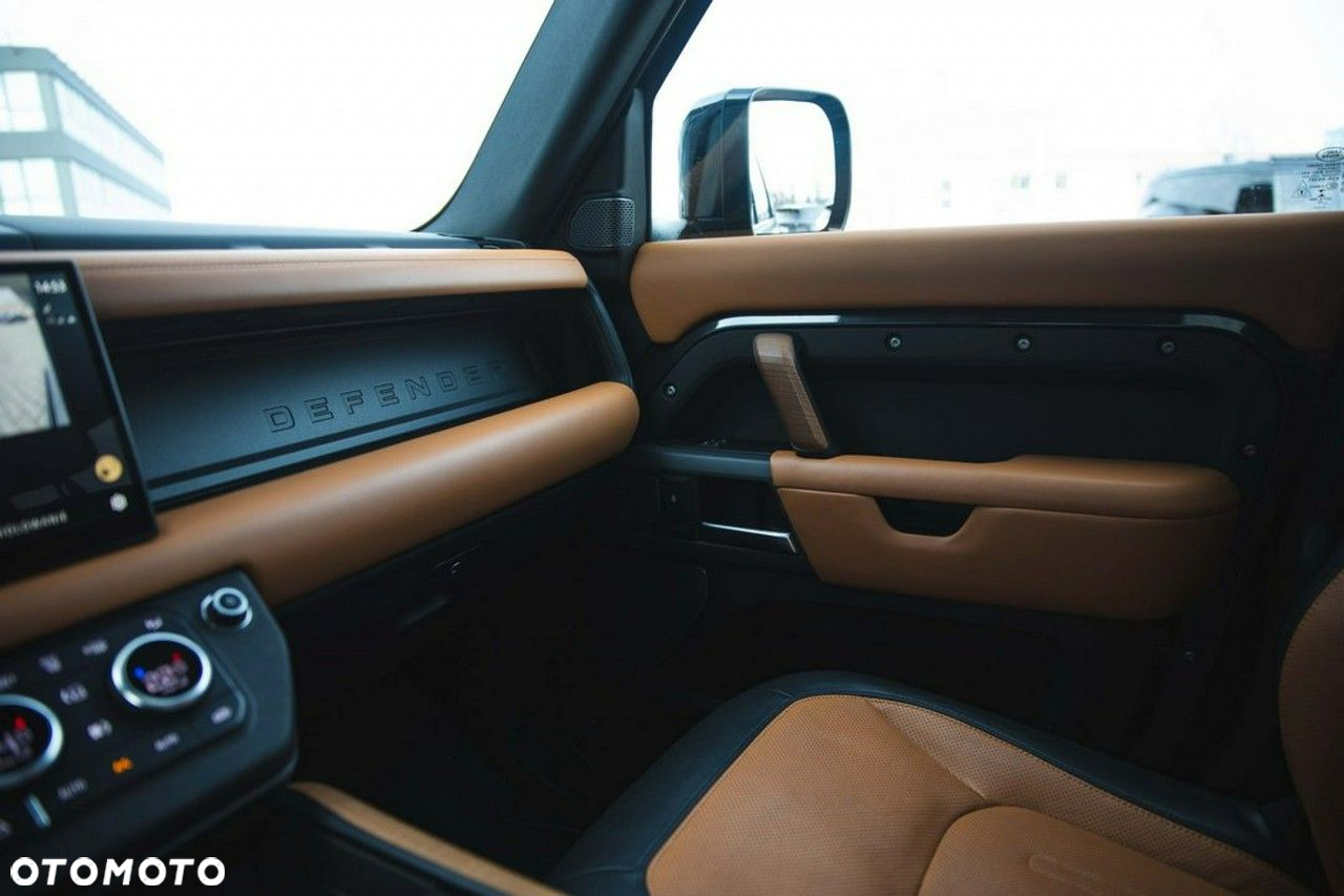 Land Rover Defender - 20
