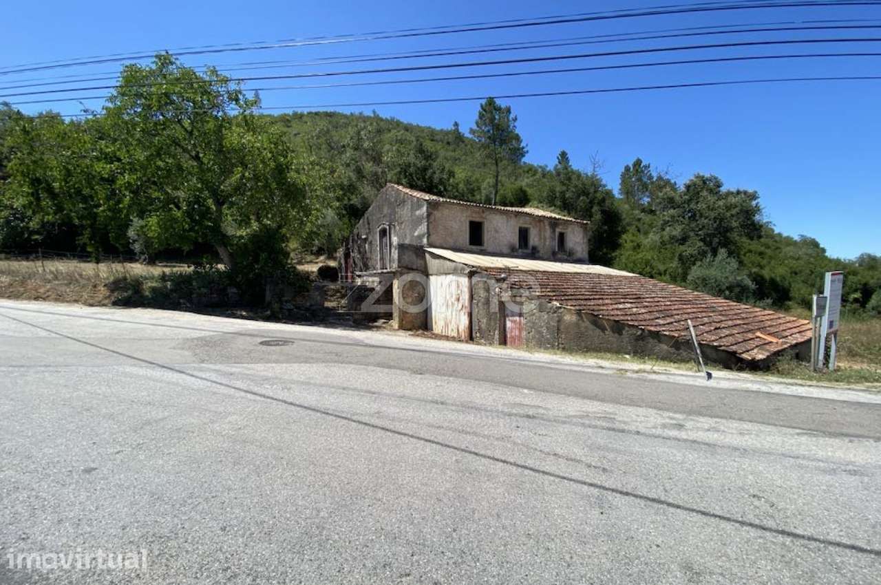 Casa rústica para restauro com terreno