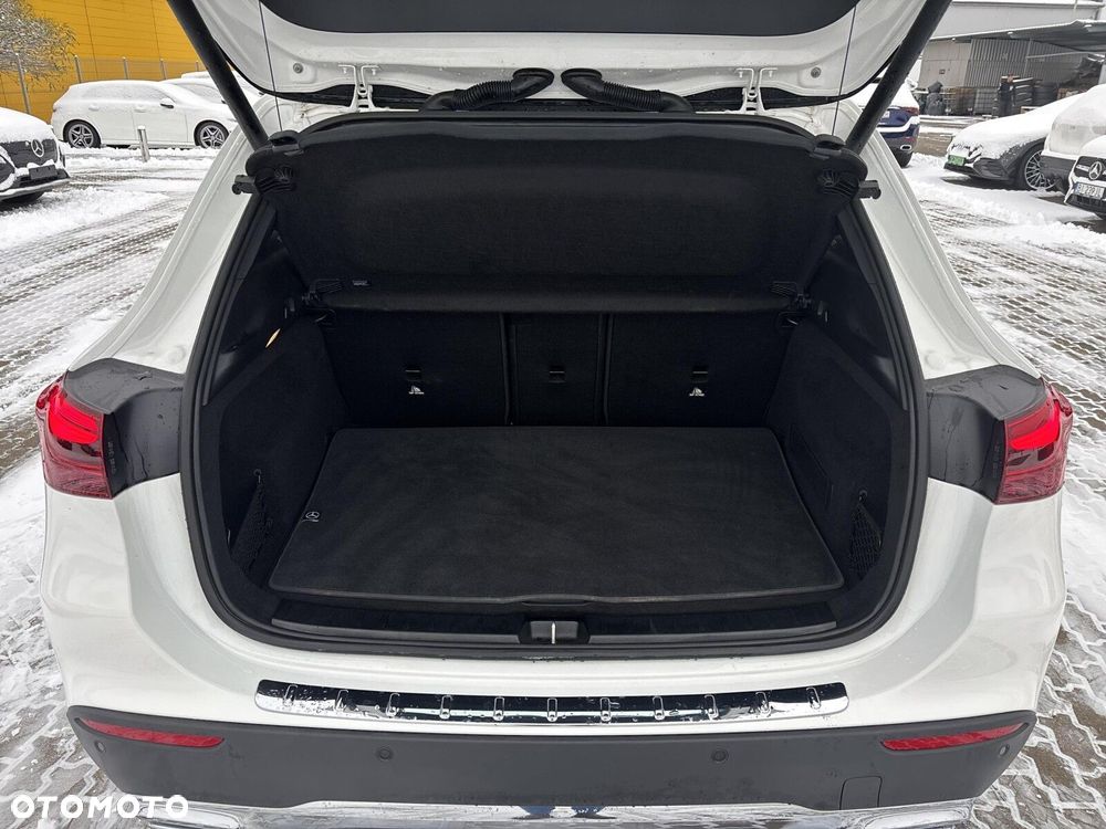 Mercedes-Benz GLA - 12