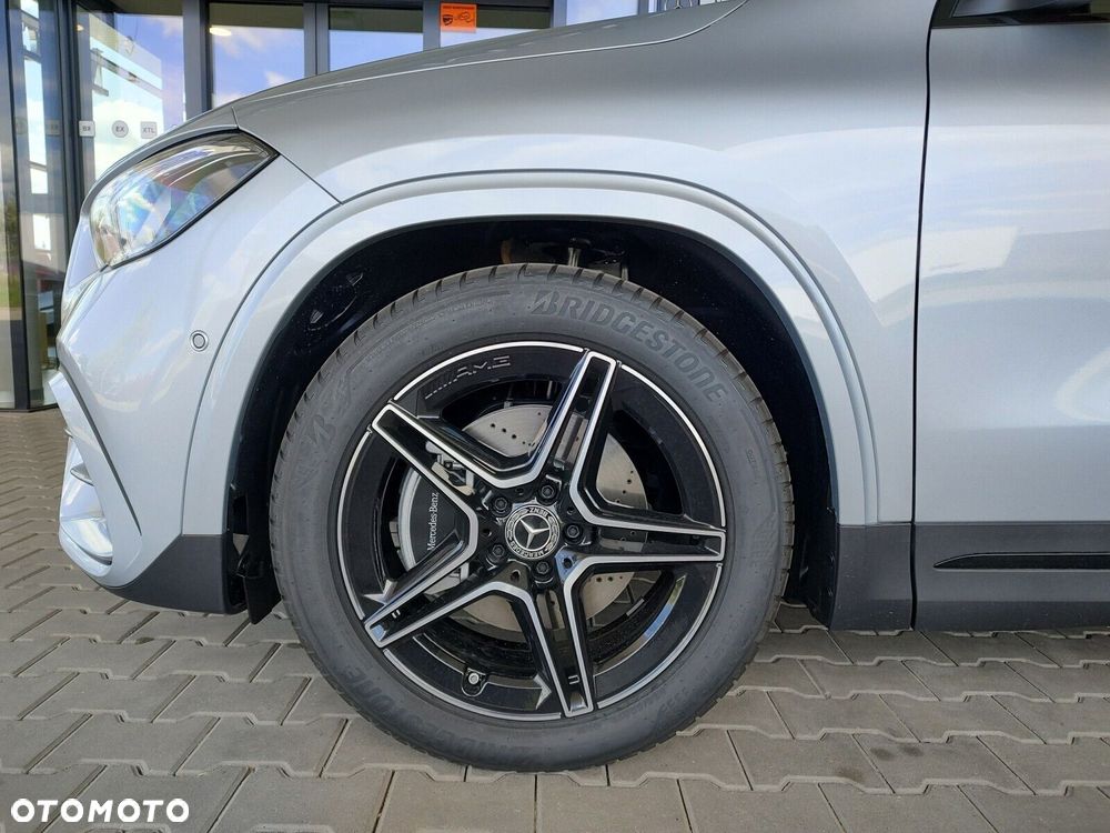 Mercedes-Benz GLA - 16
