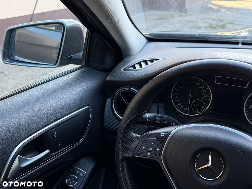 Mercedes-Benz GLA - 14