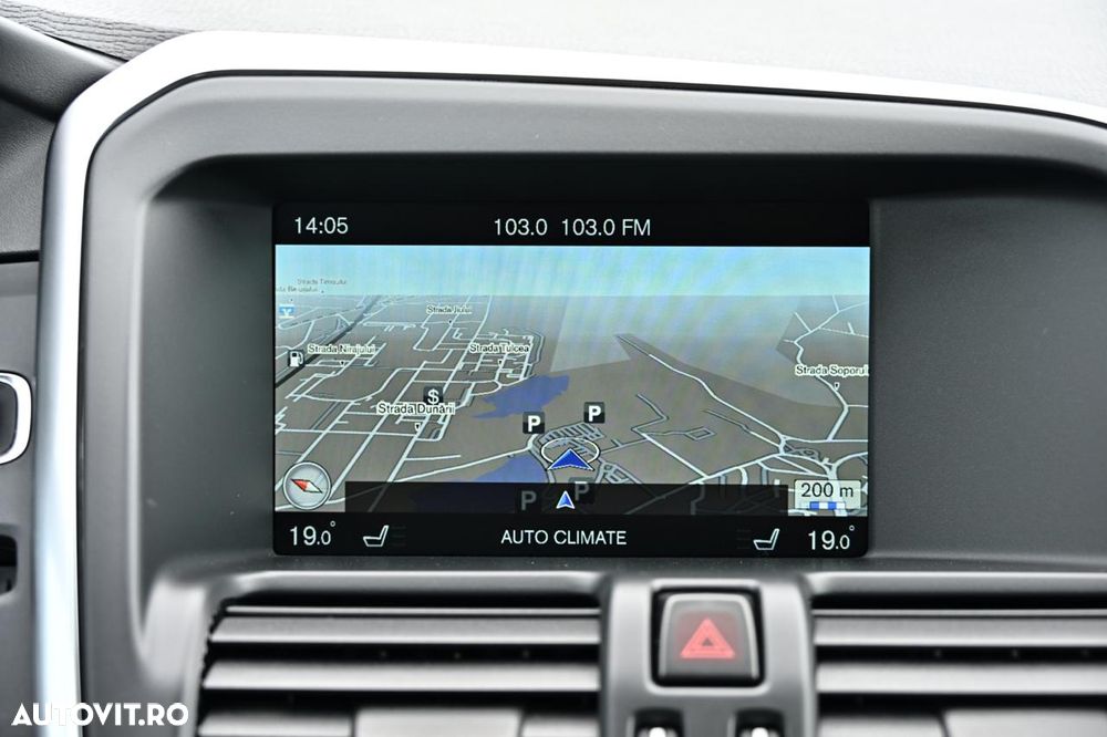 Volvo XC 60 D5 AWD Geartronic Ocean Race - 27