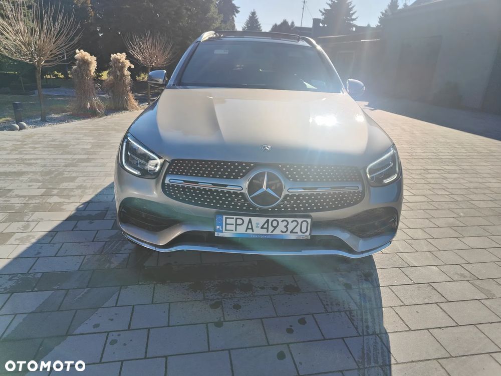 Mercedes-Benz GLC 300 4Matic 9G-TRONIC AMG Line - 2