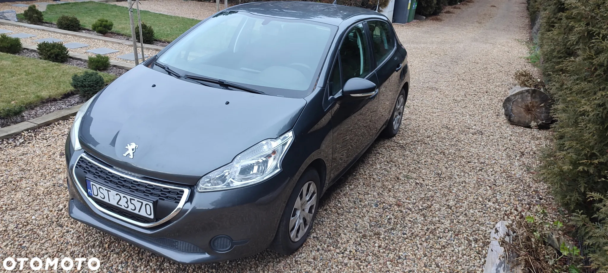 Peugeot 208 - 8