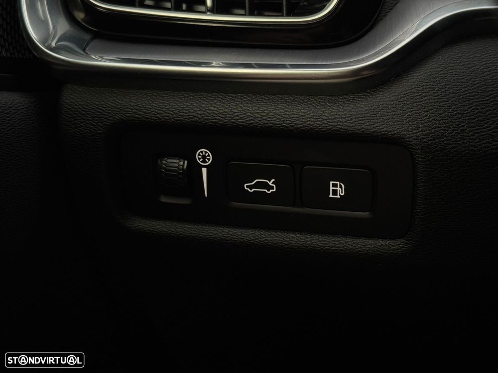 Volvo V60 2.0 T6 AWD TE R-Design Expression - 31