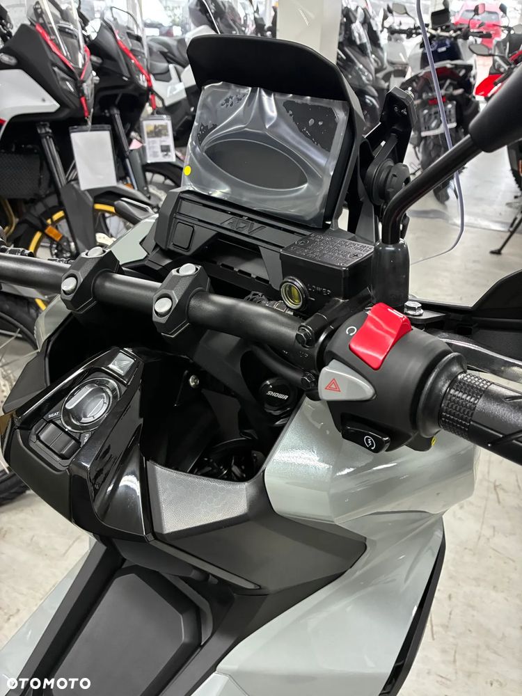 Honda ADV350 - 5